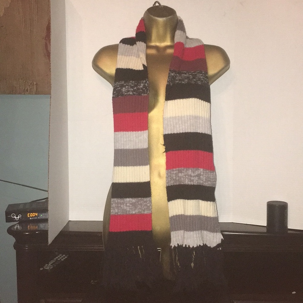 Fringe Color block scarp